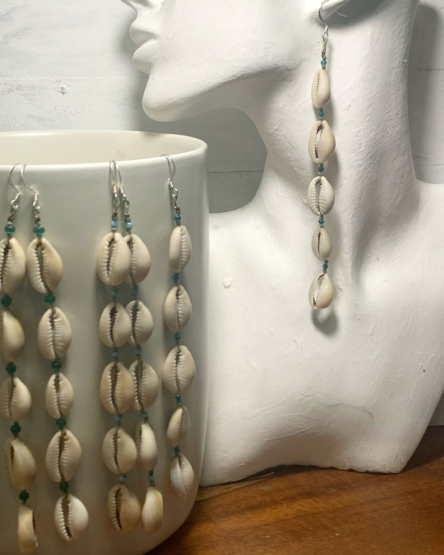 Cowrie shells earrings, macrame