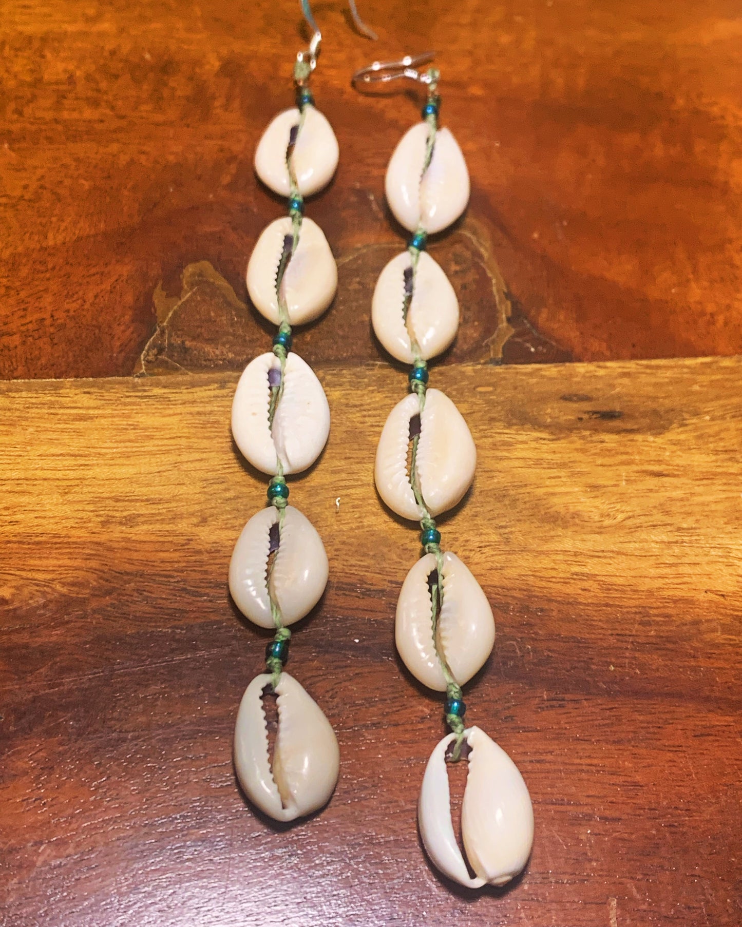 Cowrie shells earrings, macrame