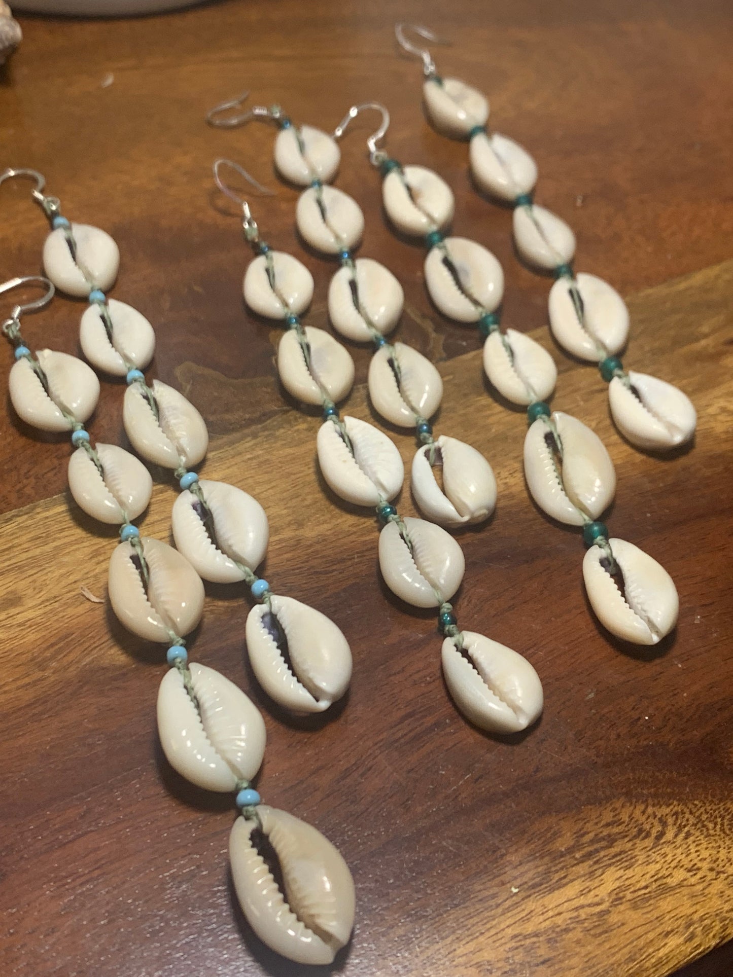 Cowrie shells earrings, macrame