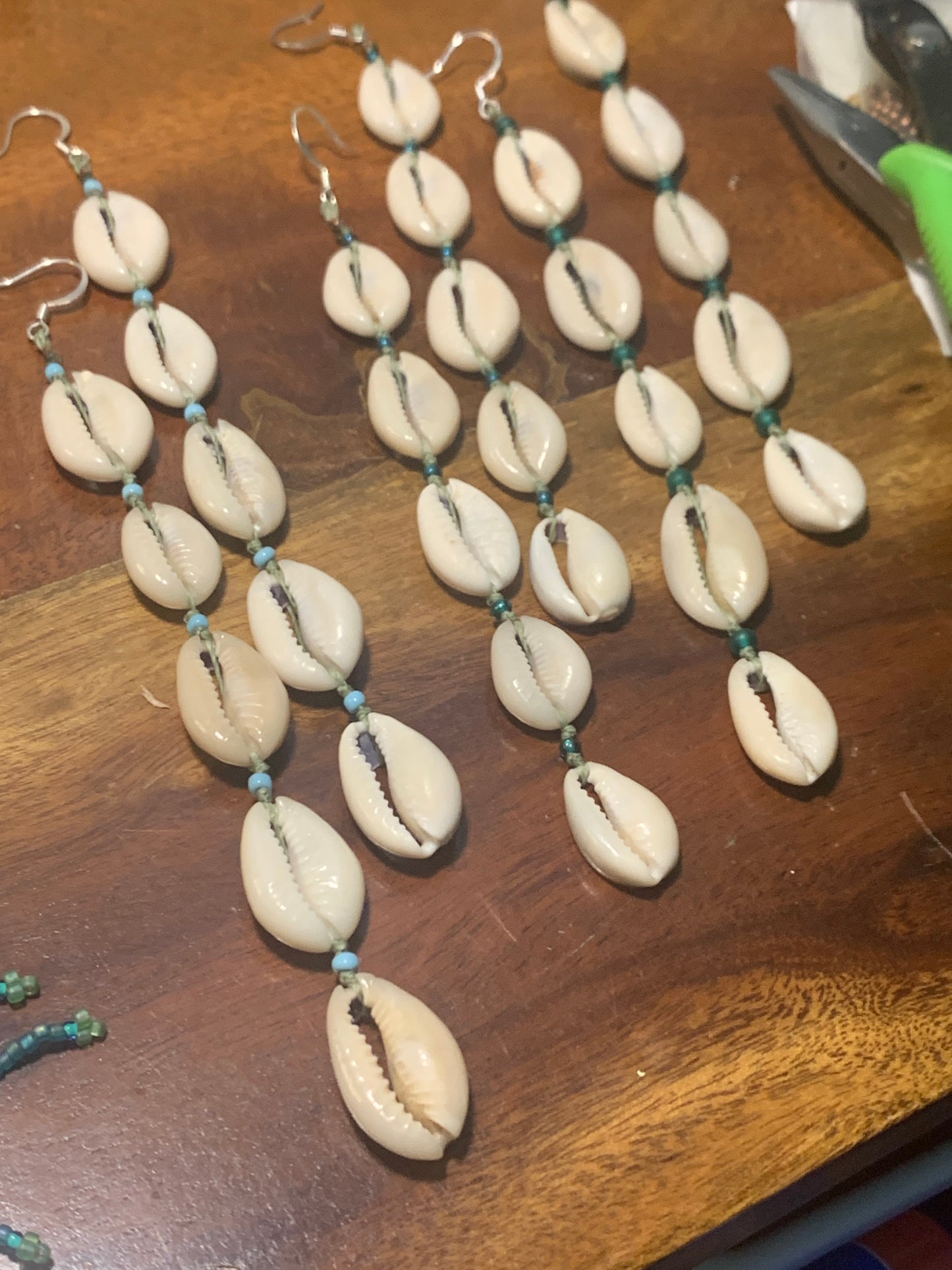 Cowrie shells earrings, macrame