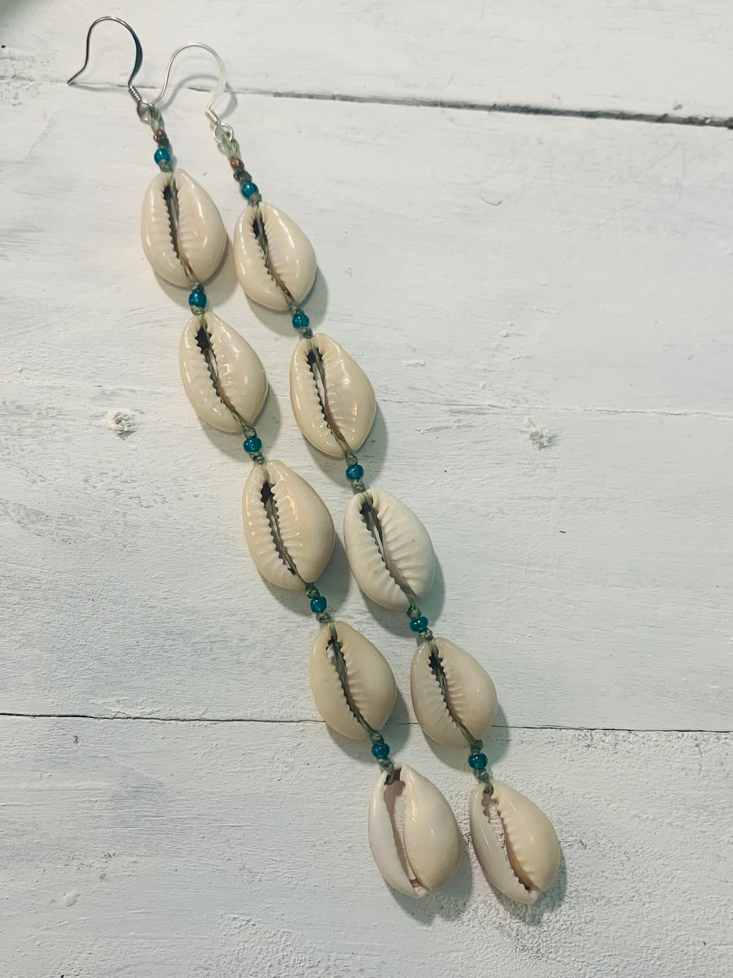 Cowrie shells earrings, macrame