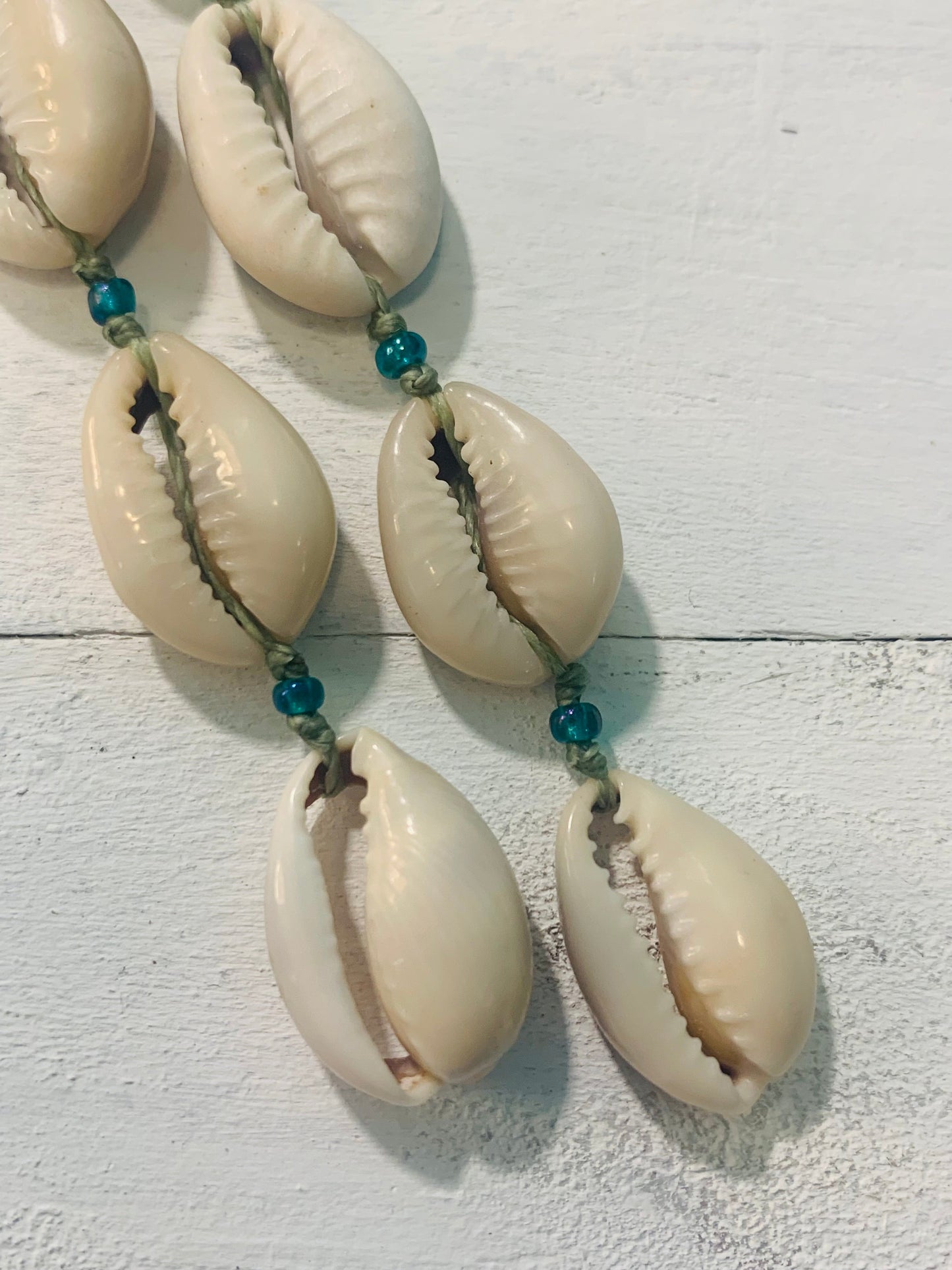 Cowrie shells earrings, macrame