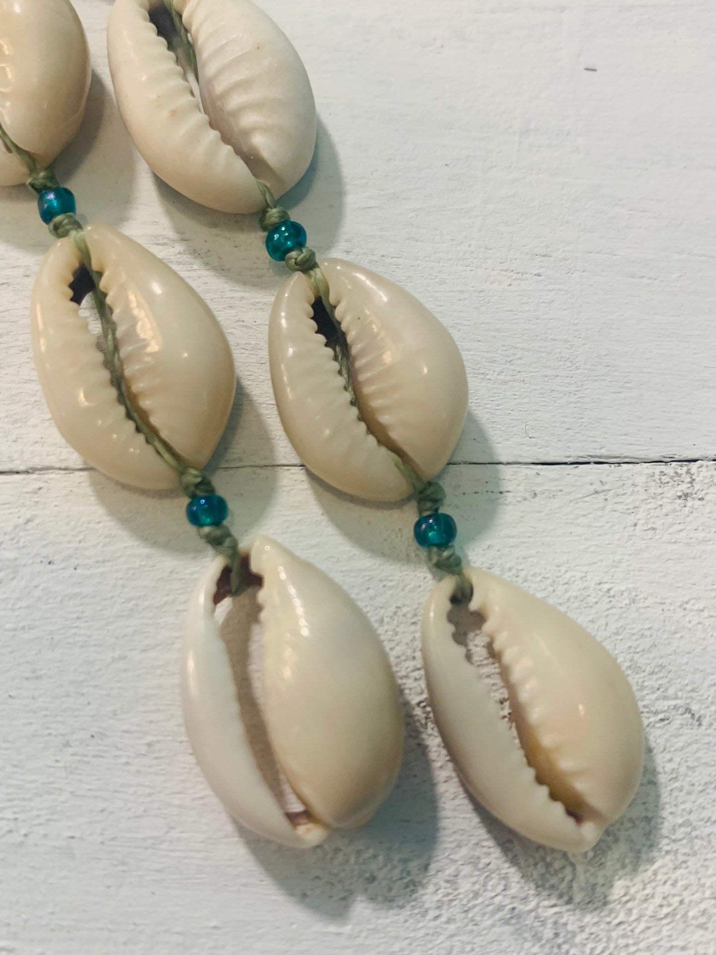 Cowrie shells earrings, macrame