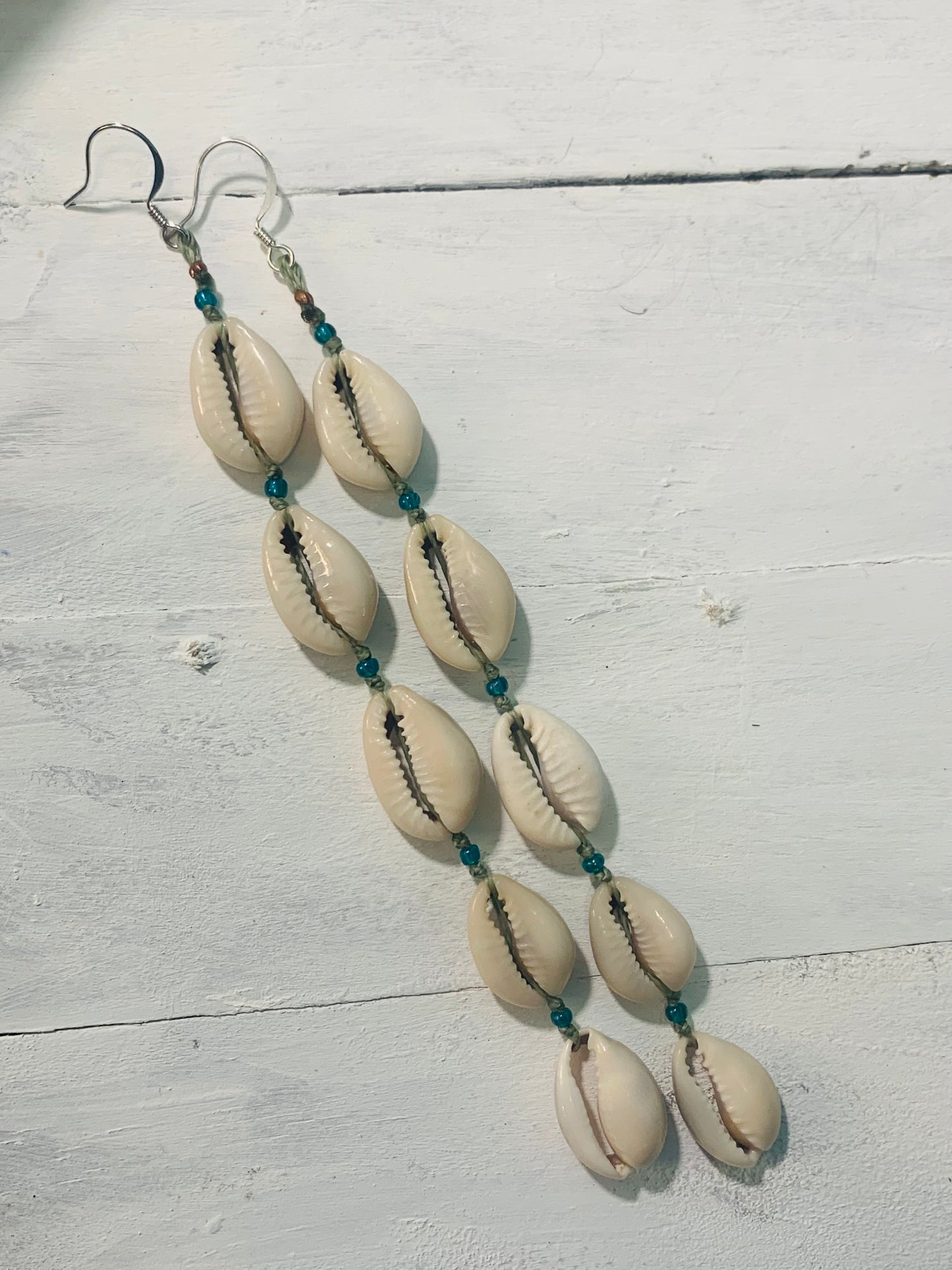 Cowrie shells earrings, macrame