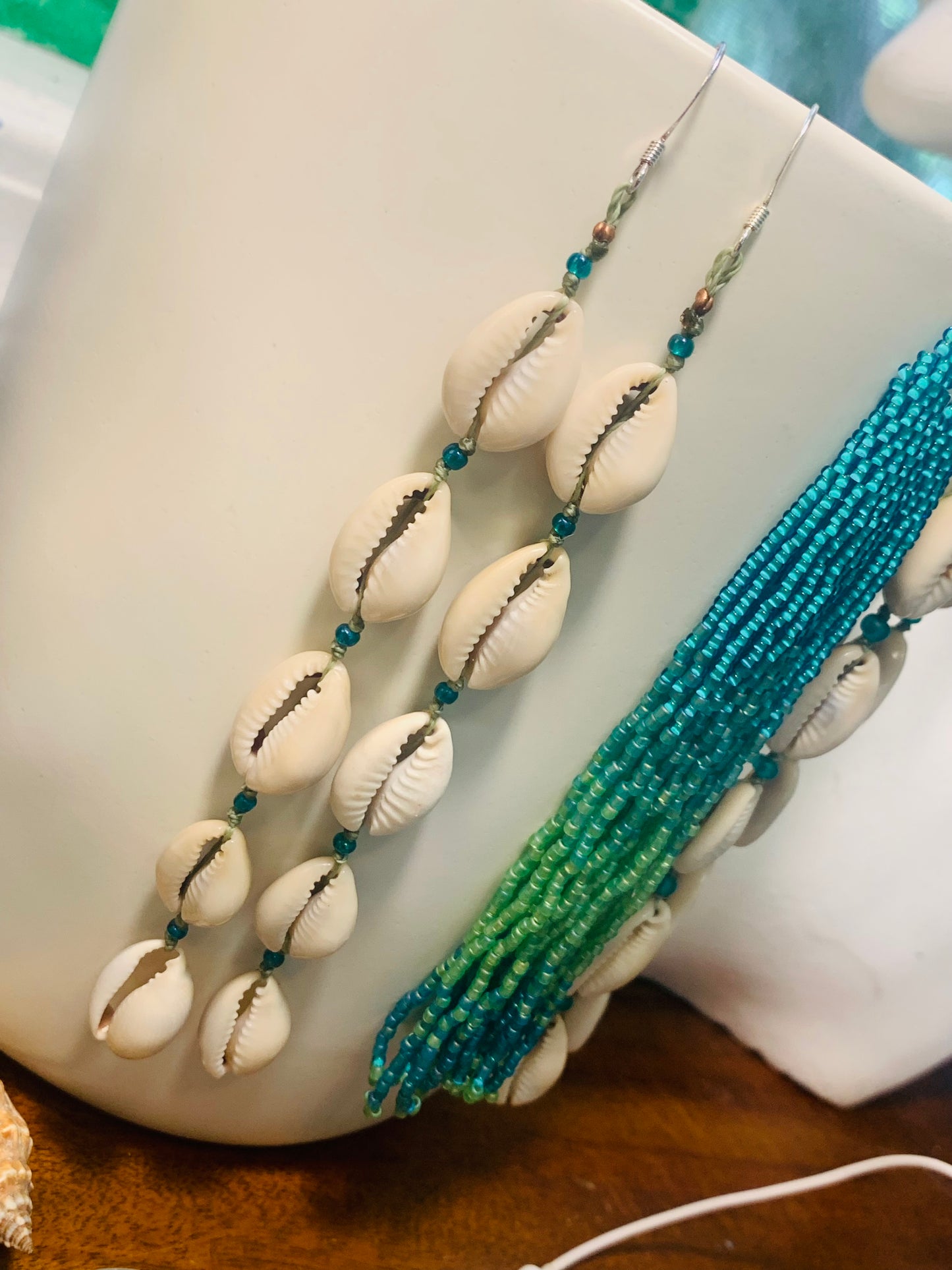 Cowrie shells earrings, macrame