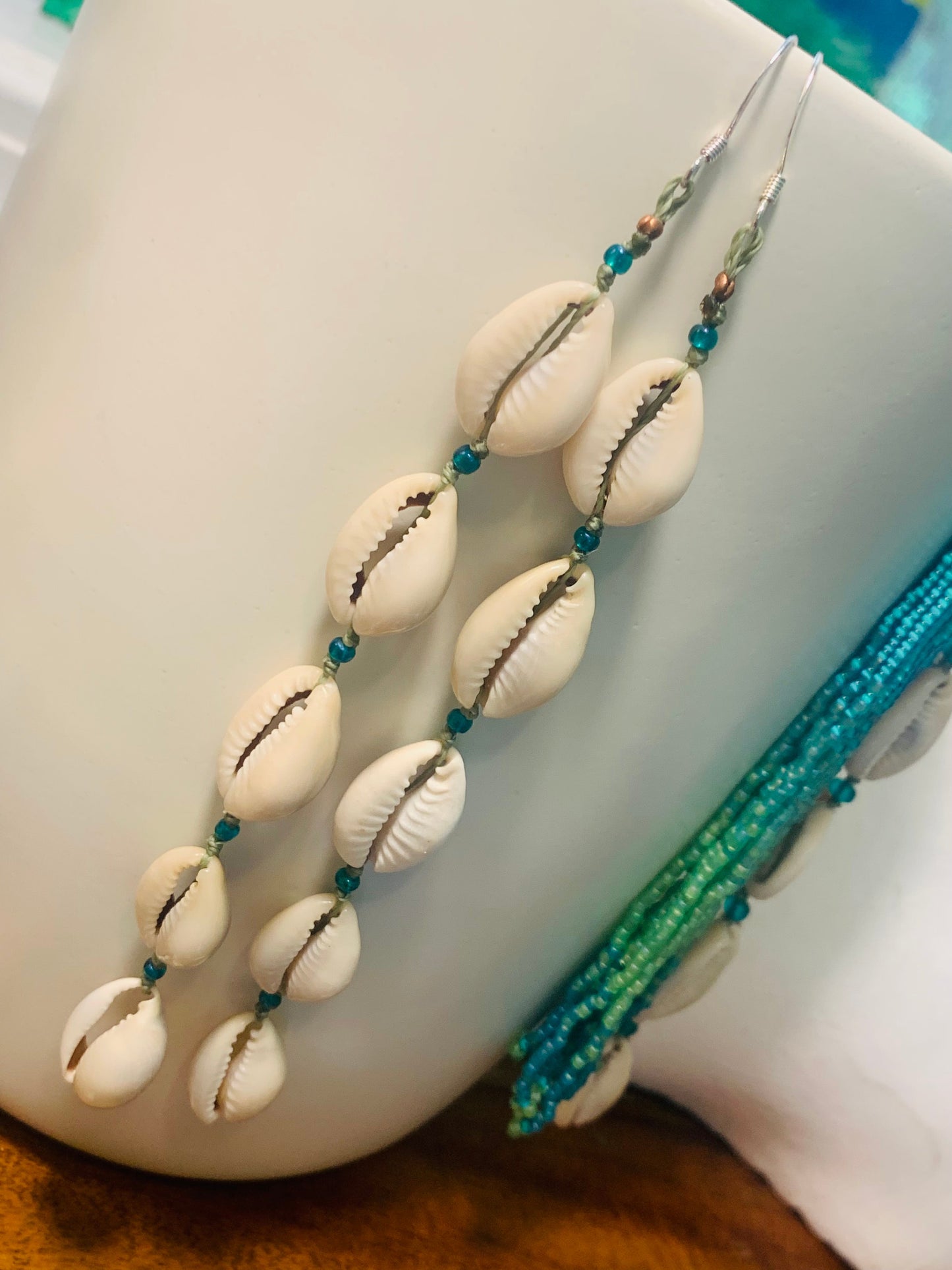 Cowrie shells earrings, macrame