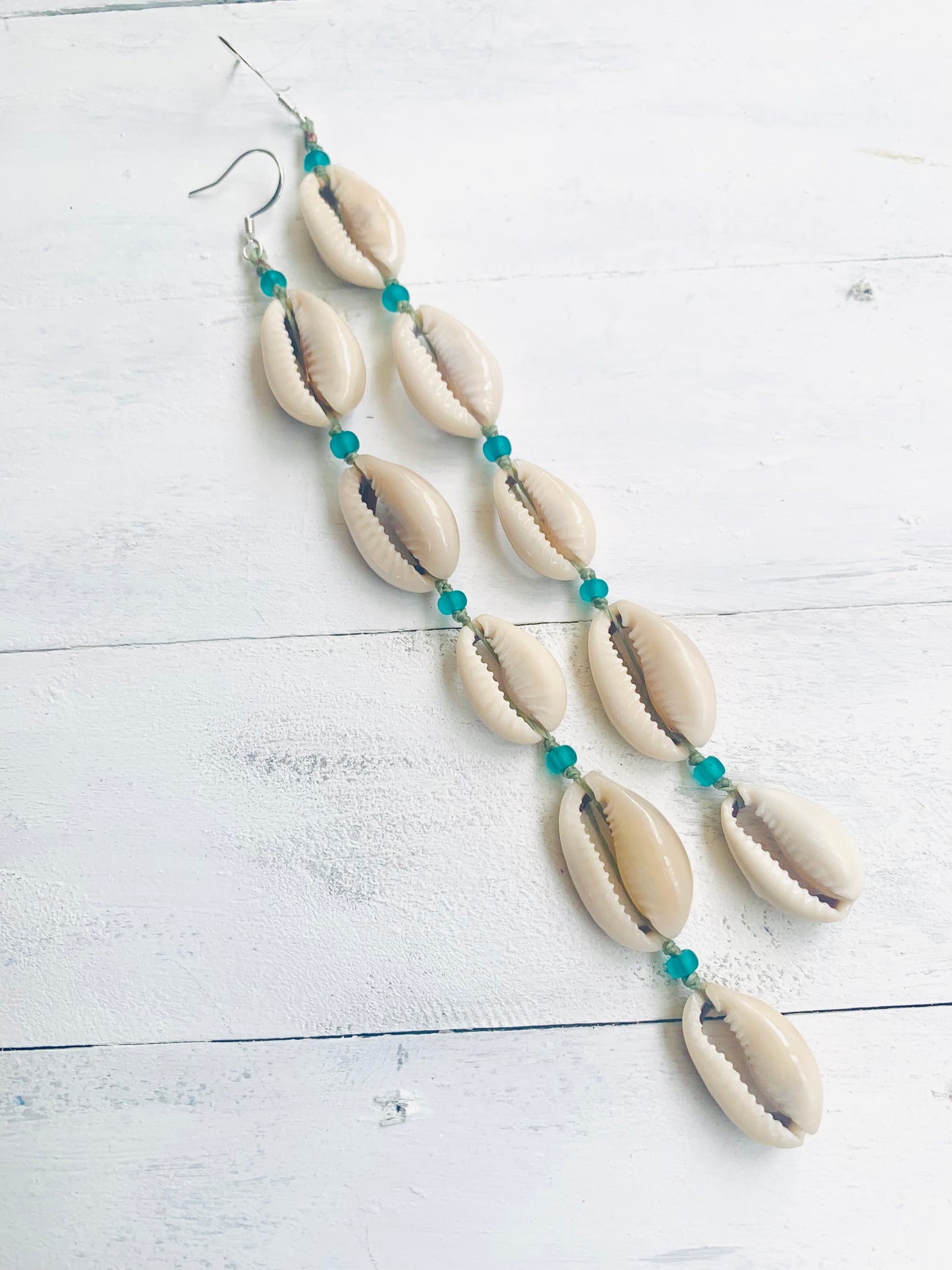 Cowrie shells earrings, macrame