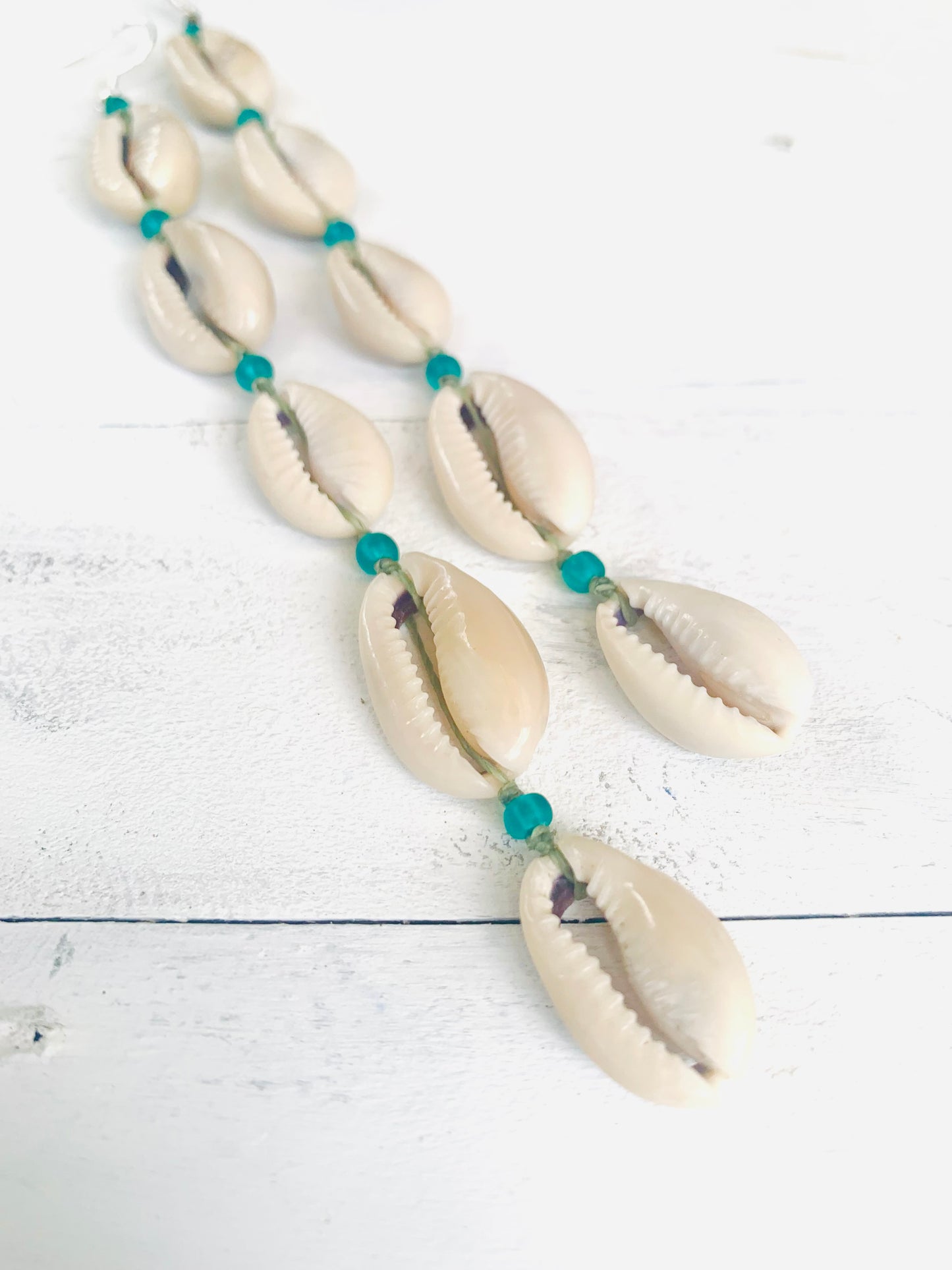 Cowrie shells earrings, macrame