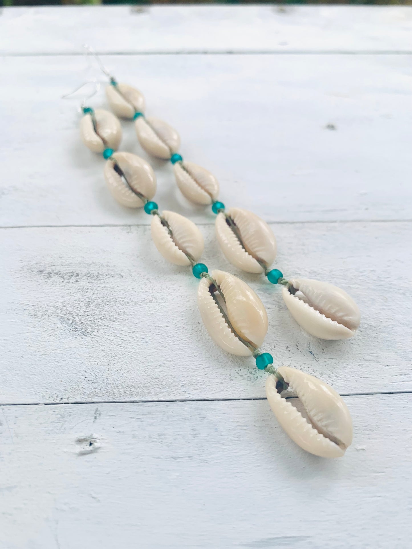 Cowrie shells earrings, macrame