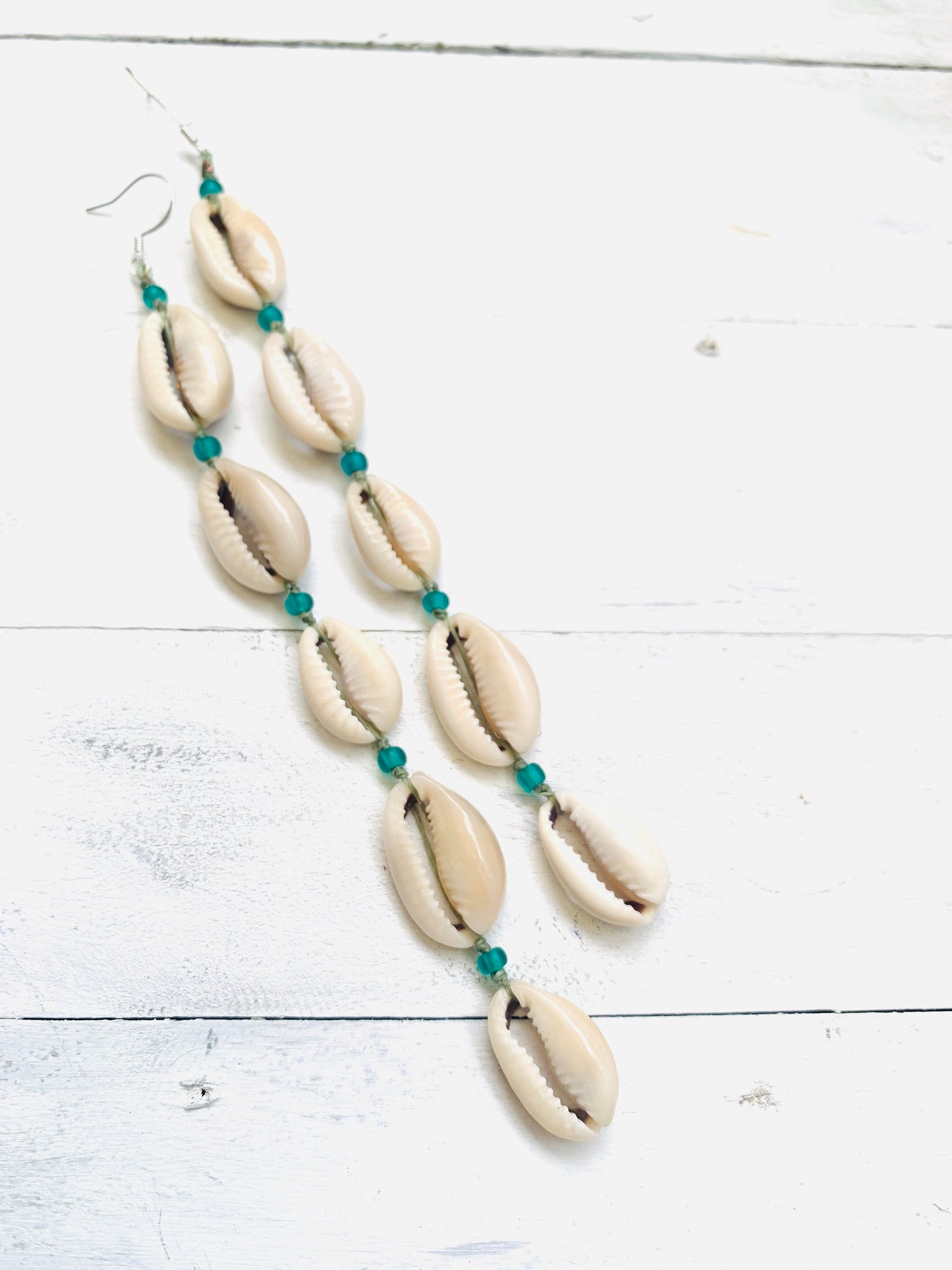 Cowrie shells earrings, macrame