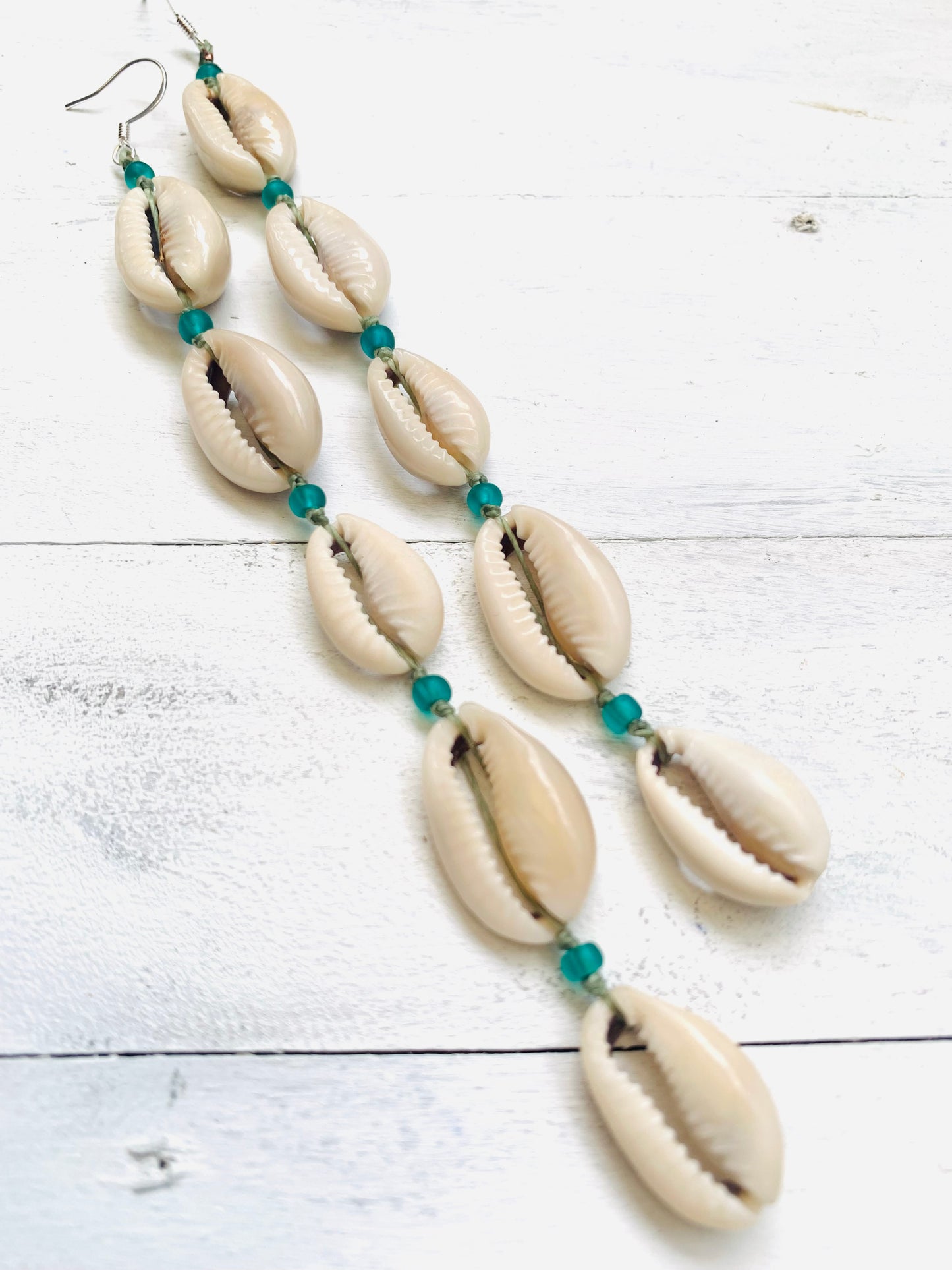 Cowrie shells earrings, macrame