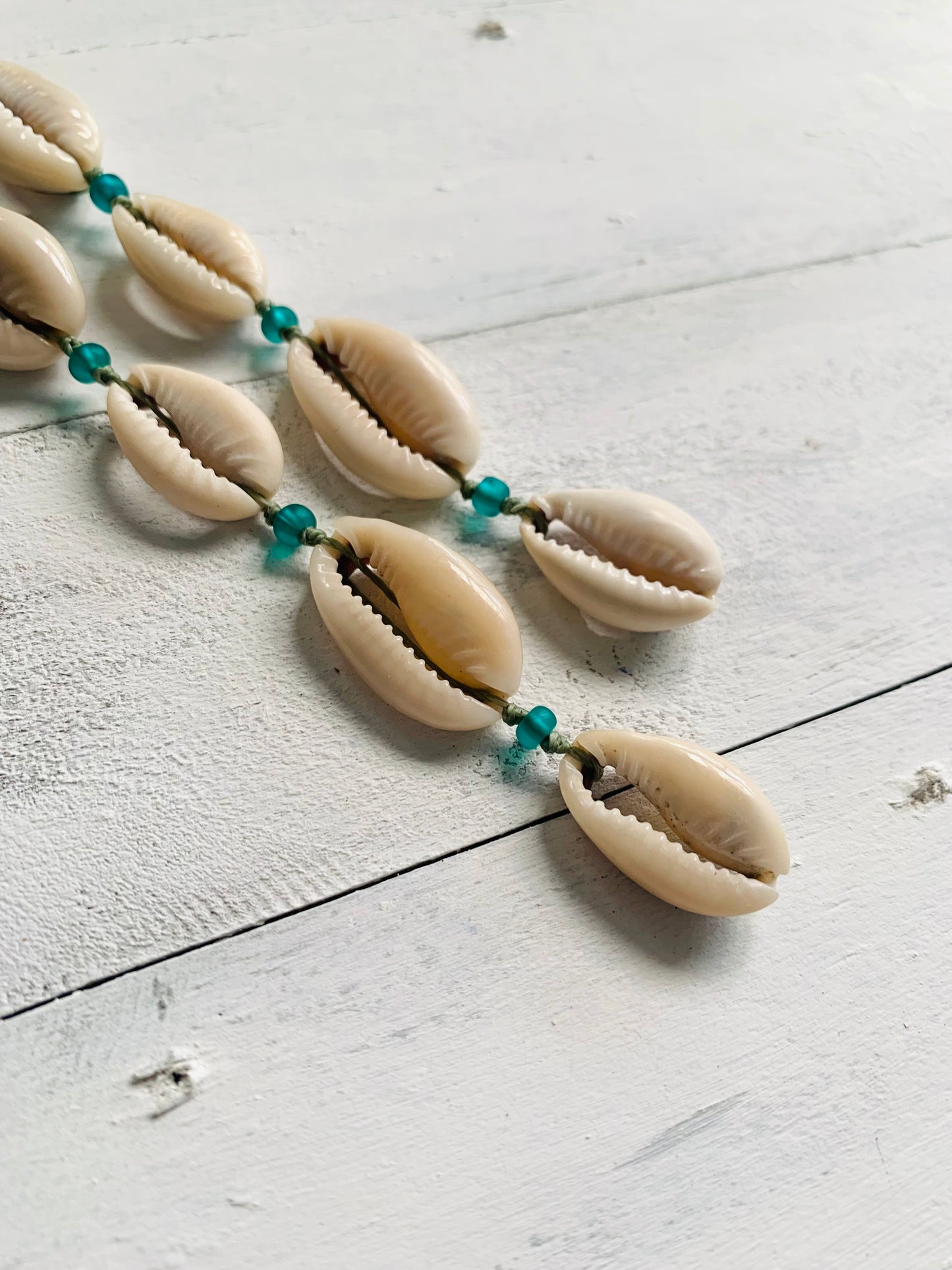 Cowrie shells earrings, macrame