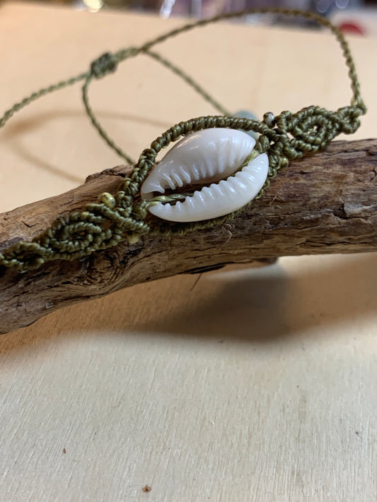 Micromacrame olive green bracelet, cowrie shell and Amazonite